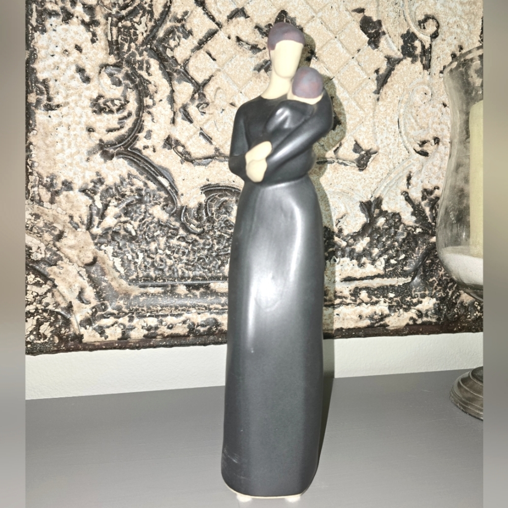 Mom and baby figurine